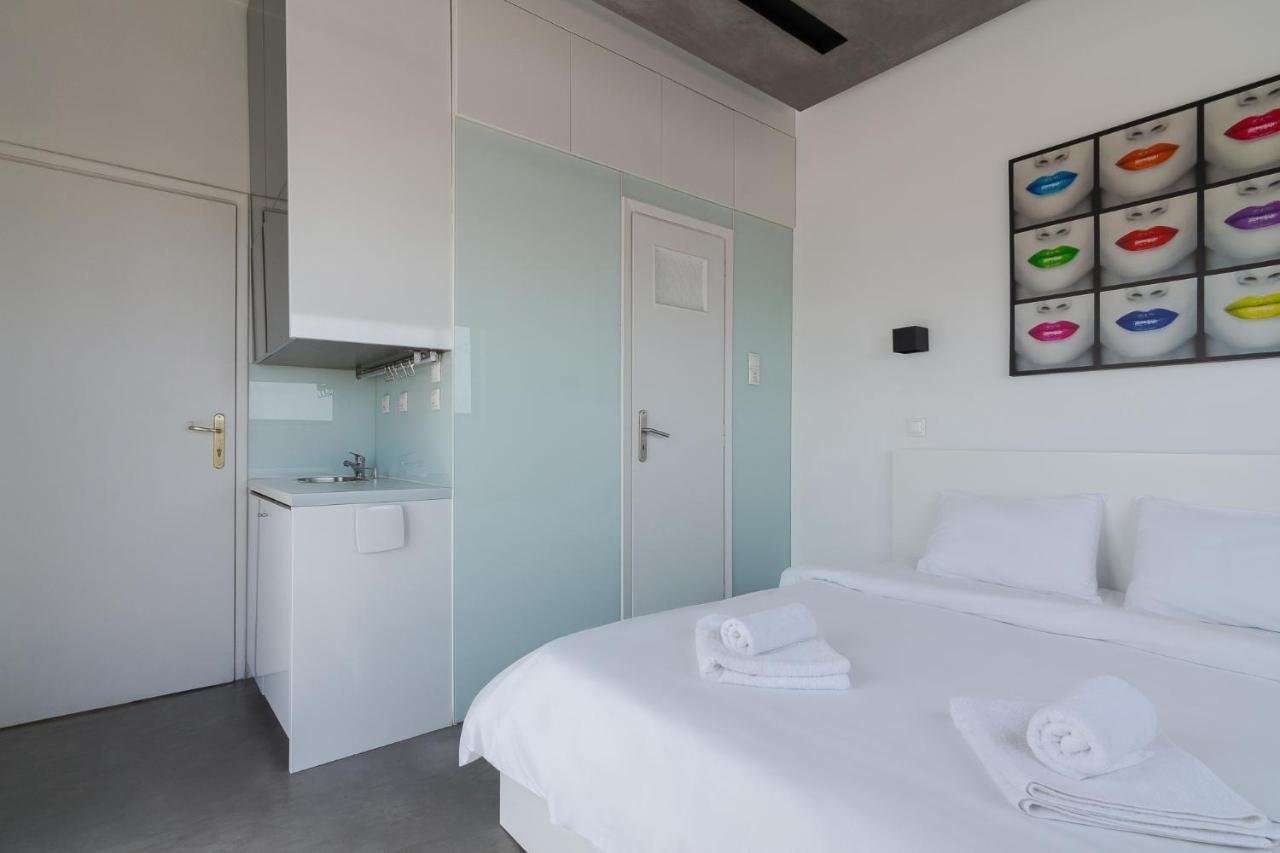 Apartment With Terrace In Pireu Exterior foto