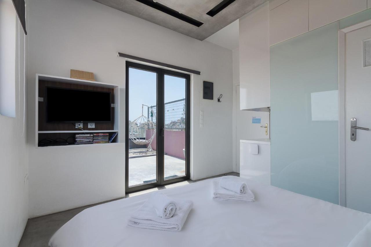 Apartment With Terrace In Pireu Exterior foto