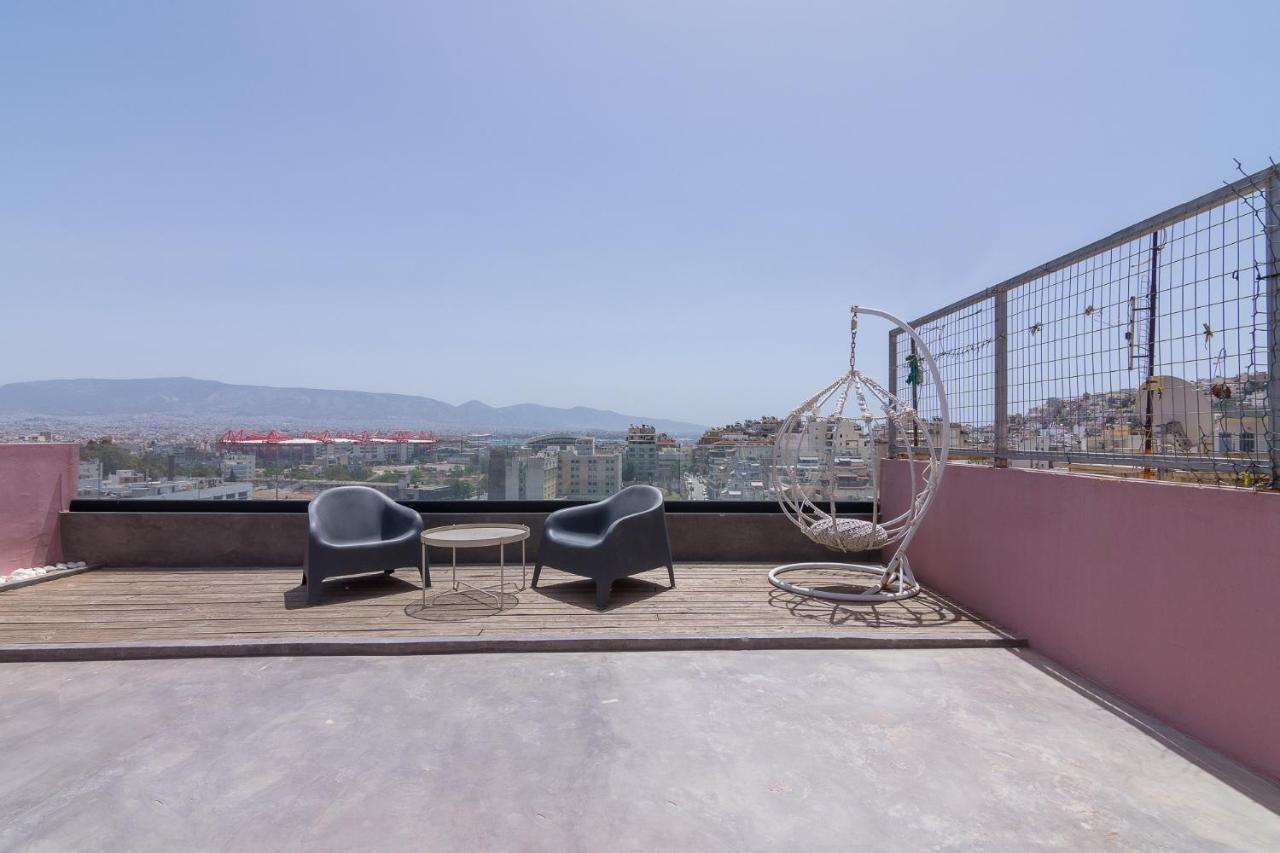 Apartment With Terrace In Pireu Exterior foto