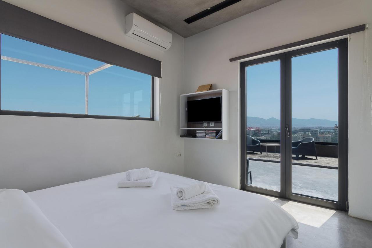 Apartment With Terrace In Pireu Exterior foto